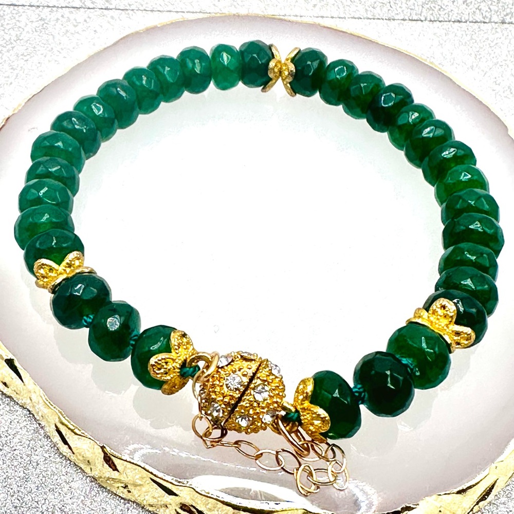 Elegant Green Onyx Beaded Bracelet with Gold Accents. Secure Magnetic clasp.
